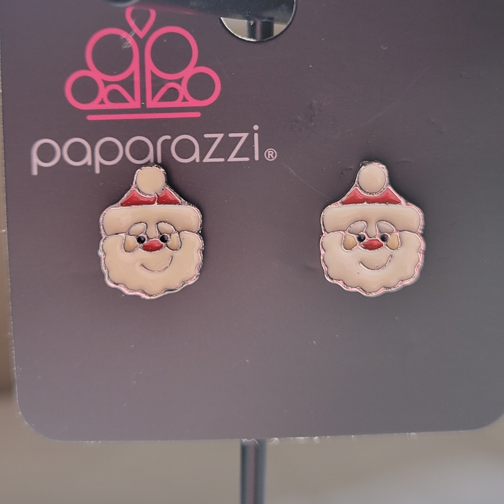 5/$25💎Festive Santa Earrings